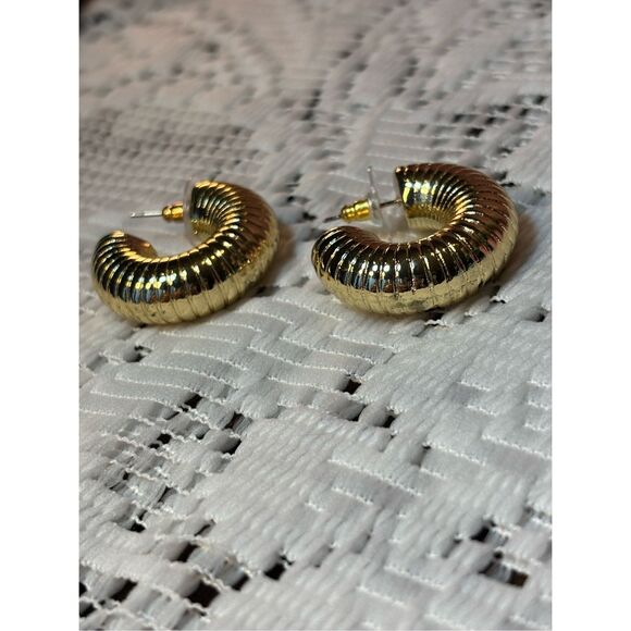 NWT Embraceable Gold Earrings Hollow Style Hoops Chunky - Picture 7 of 9